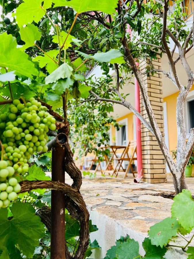 Tzavelitiko Home Himare Eksteriør bilde